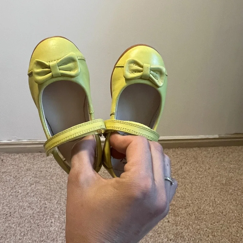 Clarks First Shoes Kids Lime Green Leather Mary Jane Bow Flats Size 5.5 M US